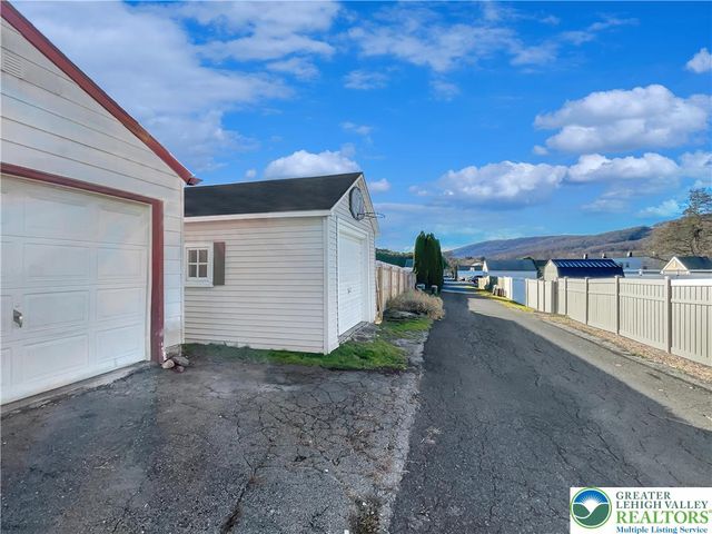 29 Hess Avenue, Hellertown Boro, PA 18055