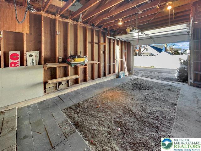 29 Hess Avenue, Hellertown Boro, PA 18055