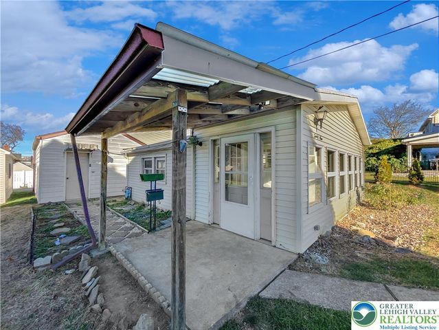 29 Hess Avenue, Hellertown Boro, PA 18055