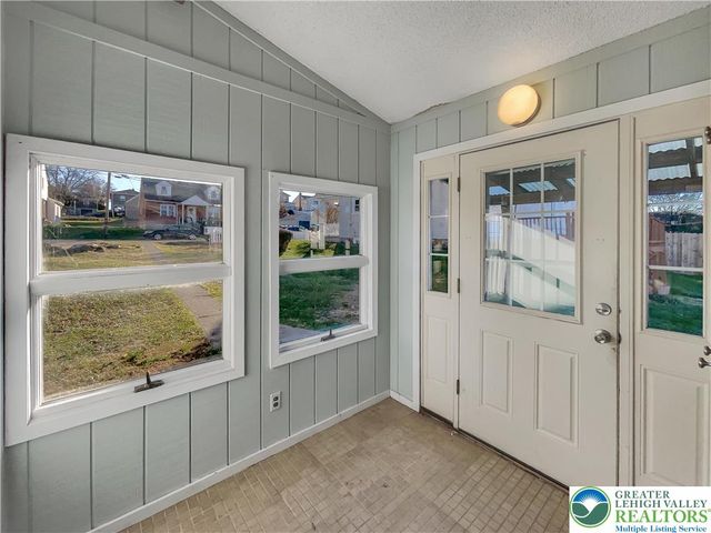 29 Hess Avenue, Hellertown Boro, PA 18055