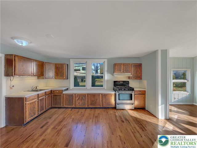 29 Hess Avenue, Hellertown Boro, PA 18055