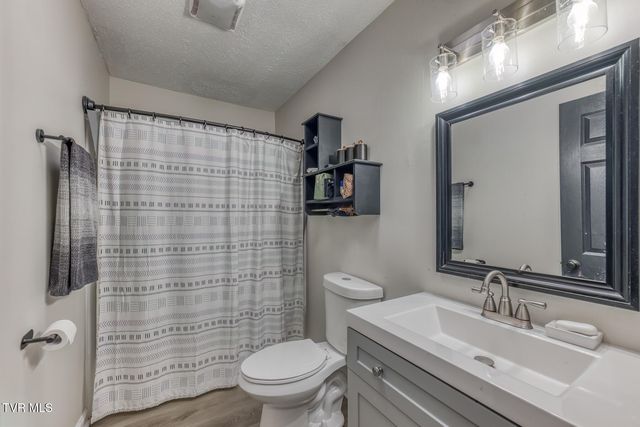 1209 Idlewylde Circle, Johnson City, TN 37601