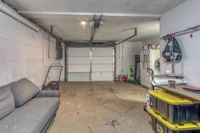 1209 Idlewylde Circle, Johnson City, TN 37601