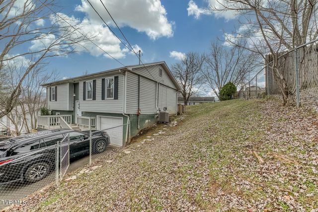 1209 Idlewylde Circle, Johnson City, TN 37601