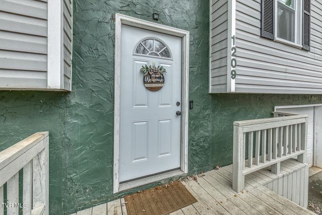 1209 Idlewylde Circle, Johnson City, TN 37601