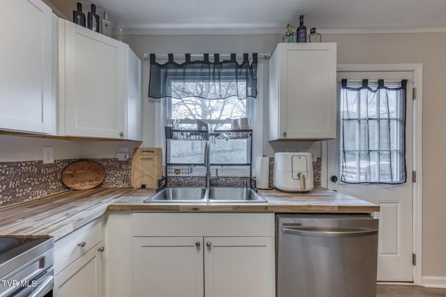 1209 Idlewylde Circle, Johnson City, TN 37601