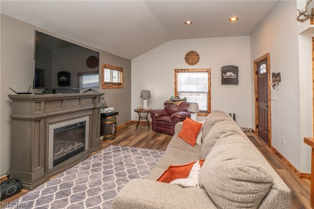 8242-8244 Navarre Road SW, Massillon, OH 44646