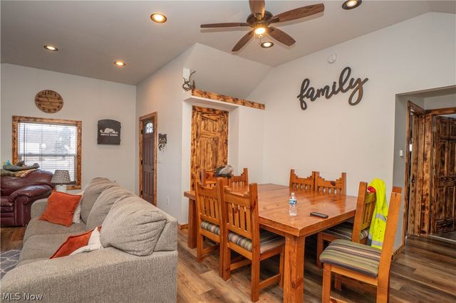 8242-8244 Navarre Road SW, Massillon, OH 44646