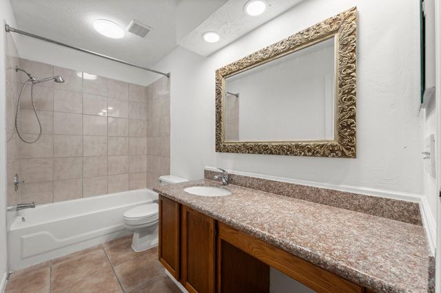 14 W Cobble Hill Circle, The Woodlands, TX 77381