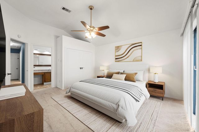 14 W Cobble Hill Circle, The Woodlands, TX 77381