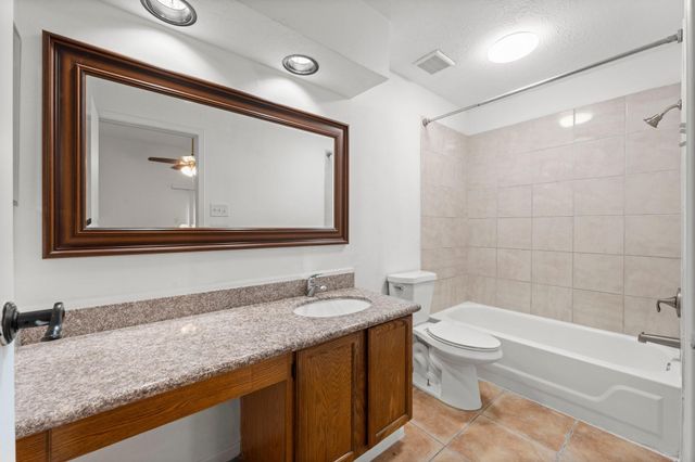 14 W Cobble Hill Circle, The Woodlands, TX 77381