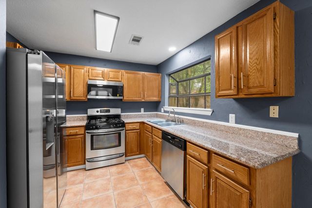 14 W Cobble Hill Circle, The Woodlands, TX 77381