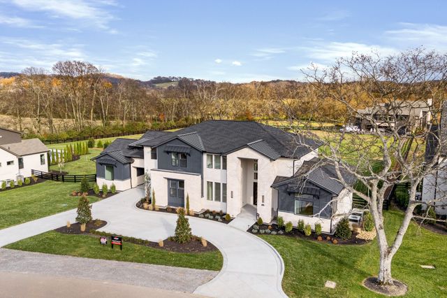 1764 Dean Rd, Thompsons Station, TN 37179