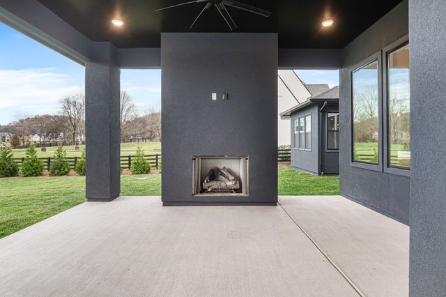 1764 Dean Rd, Thompsons Station, TN 37179