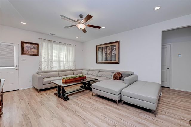 5020 Twin Summit Drive, Rosenberg, TX 77469