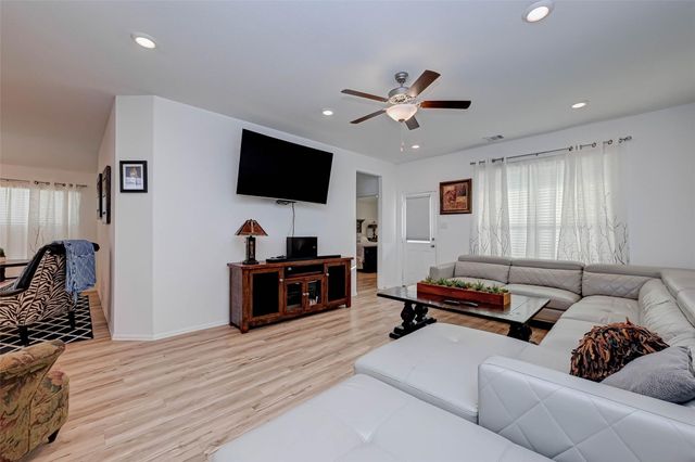 5020 Twin Summit Drive, Rosenberg, TX 77469