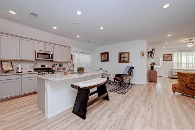 5020 Twin Summit Drive, Rosenberg, TX 77469