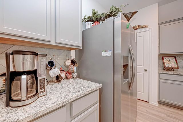 5020 Twin Summit Drive, Rosenberg, TX 77469