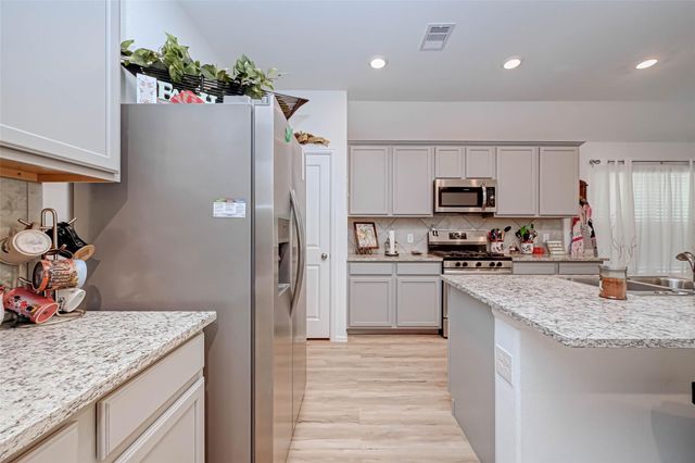 5020 Twin Summit Drive, Rosenberg, TX 77469