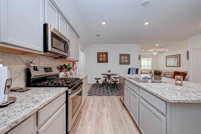 5020 Twin Summit Drive, Rosenberg, TX 77469