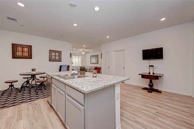 5020 Twin Summit Drive, Rosenberg, TX 77469