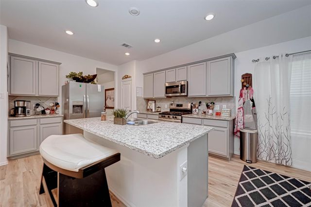 5020 Twin Summit Drive, Rosenberg, TX 77469