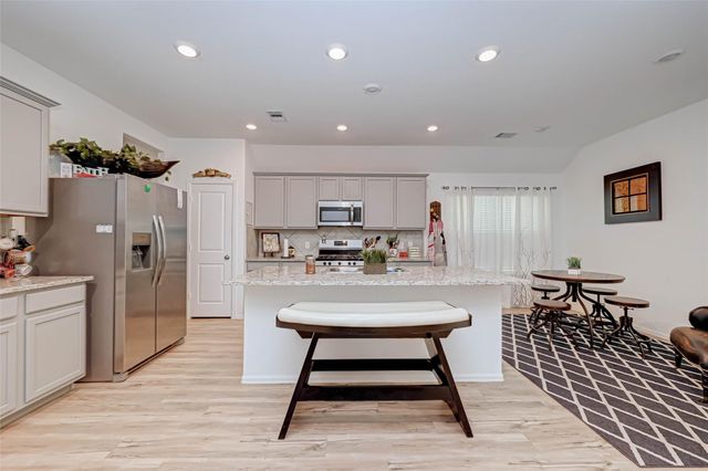 5020 Twin Summit Drive, Rosenberg, TX 77469