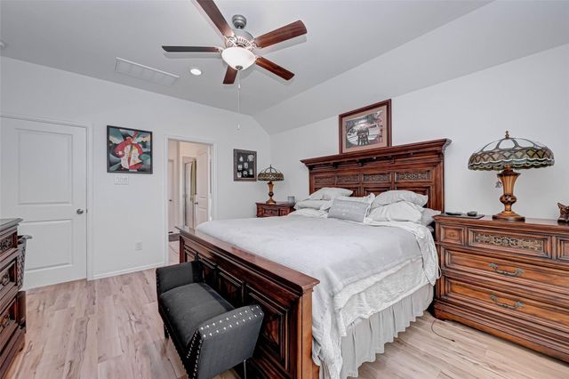 5020 Twin Summit Drive, Rosenberg, TX 77469