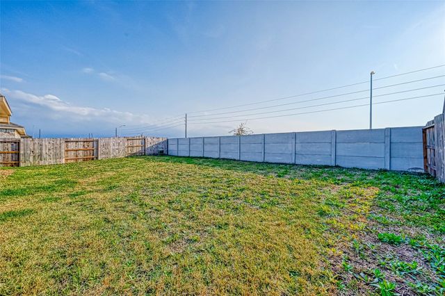 5020 Twin Summit Drive, Rosenberg, TX 77469