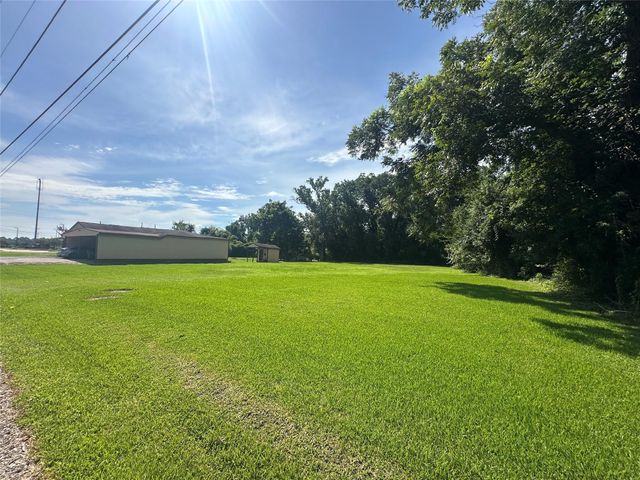 208 Barnes, Dayton, TX 77535
