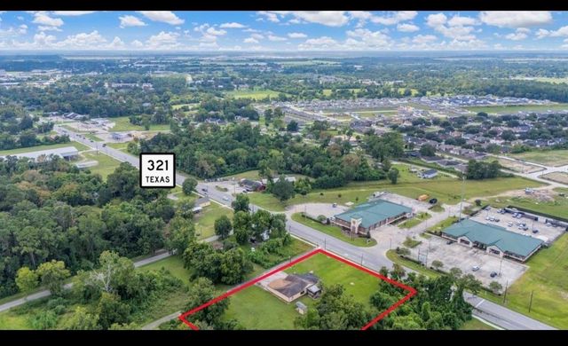 208 Barnes, Dayton, TX 77535