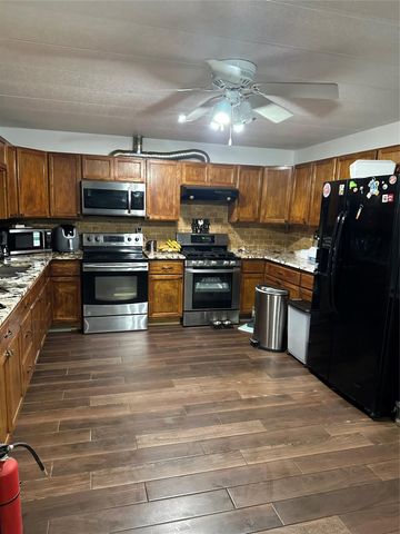 208 Barnes, Dayton, TX 77535