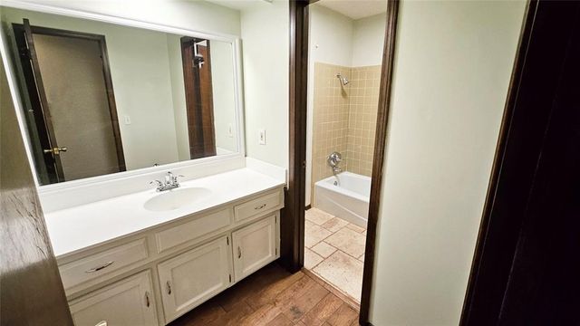 5301 NW 115th Street, Oklahoma City, OK 73162