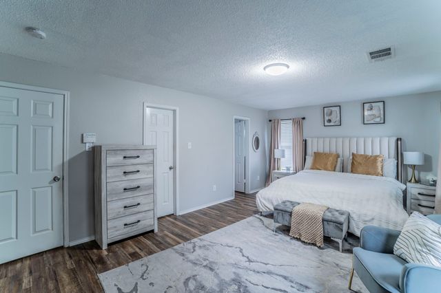 105 Forest Park Lane, Red Oak, TX 75154