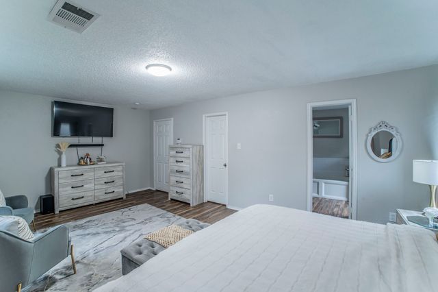 105 Forest Park Lane, Red Oak, TX 75154