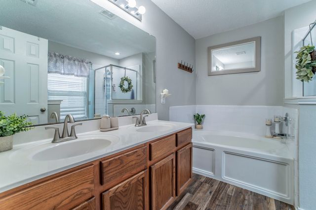 105 Forest Park Lane, Red Oak, TX 75154