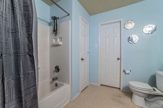 105 Forest Park Lane, Red Oak, TX 75154