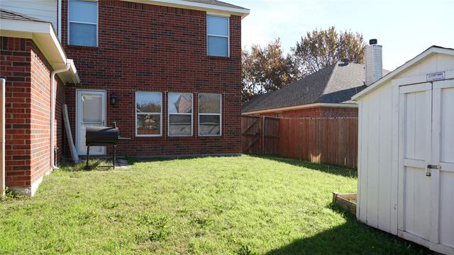 105 Forest Park Lane, Red Oak, TX 75154