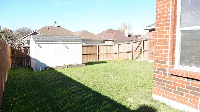 105 Forest Park Lane, Red Oak, TX 75154