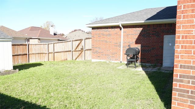 105 Forest Park Lane, Red Oak, TX 75154