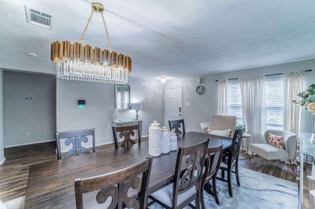 105 Forest Park Lane, Red Oak, TX 75154