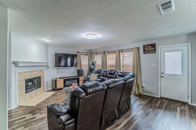 105 Forest Park Lane, Red Oak, TX 75154