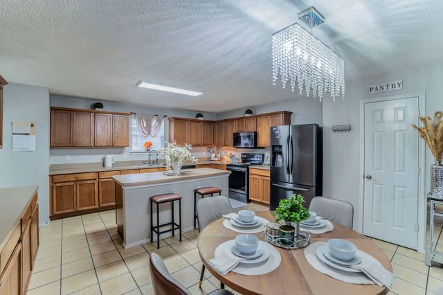 105 Forest Park Lane, Red Oak, TX 75154