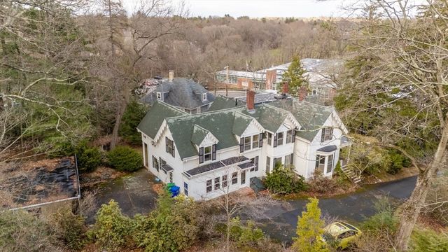140 Pleasant St, Newton, MA 02459