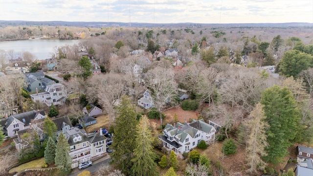 140 Pleasant St, Newton, MA 02459