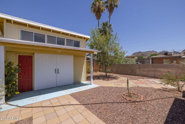 1116 E CINNABAR Avenue, Phoenix, AZ 85020