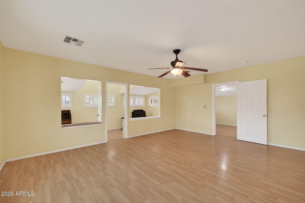 Image 10 of property listing at 1116 E CINNABAR Avenue, Phoenix, AZ 85020