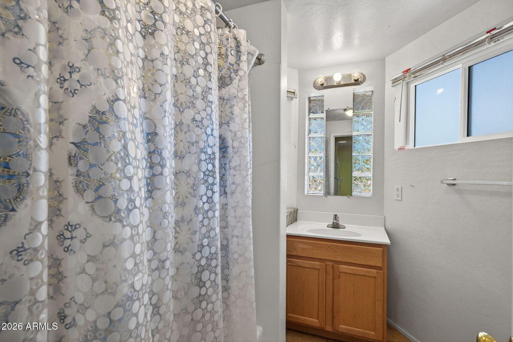 Image 19 of property listing at 1116 E CINNABAR Avenue, Phoenix, AZ 85020