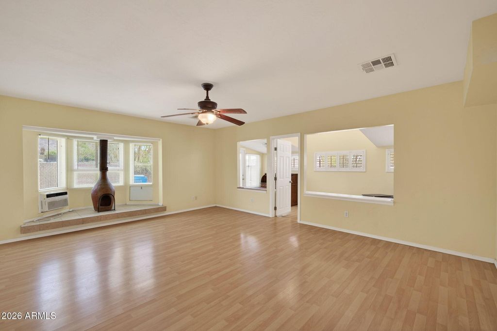 Image 2 of property listing at 1116 E CINNABAR Avenue, Phoenix, AZ 85020