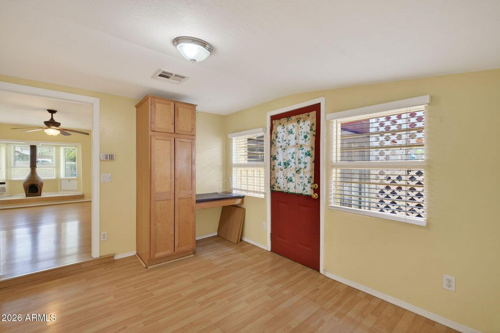 Image 20 of property listing at 1116 E CINNABAR Avenue, Phoenix, AZ 85020